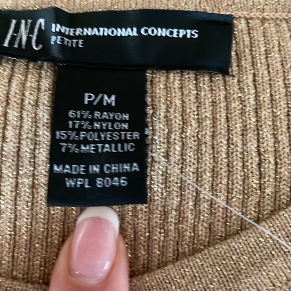 Inc. gold metallic pull over top - Picture 3 of 4